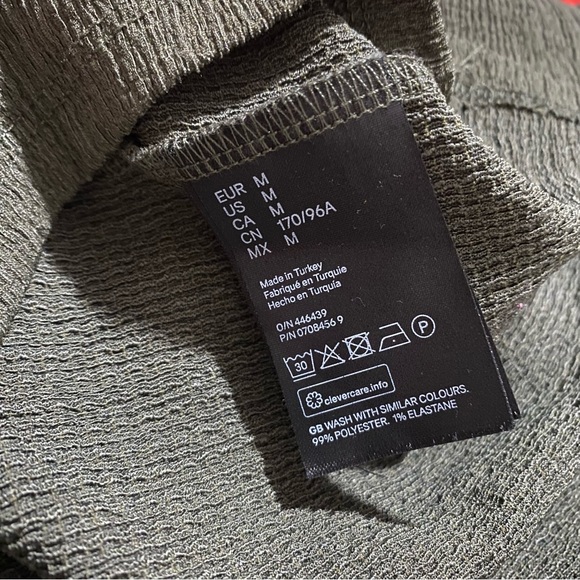 H&M Puff Shoulder Top - Picture 4 of 4